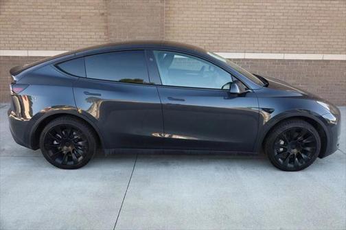 2024 Tesla Model Y Long Range Dual Motor All-Wheel Drive