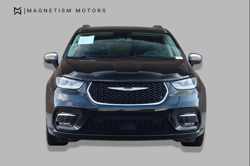 Brilliant Black Crystal Pearlcoat 2022 Chrysler Pacifica Limited