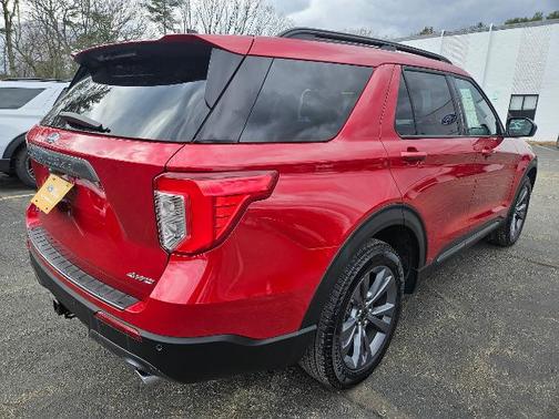 RAPID RED MET TINTED CC 2024 Ford Explorer XLT