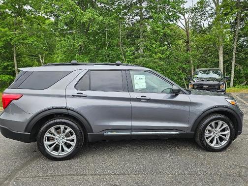 CARBONIZED GRAY METALLIC 2022 Ford Explorer XLT