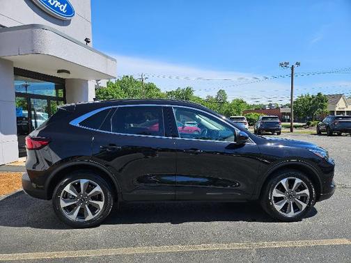 AGATE BLACK METALLIC 2024 Ford Escape PLATINUM