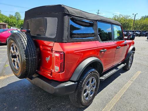 HOT PEPPER RED MET TINT CC 2023 Ford Bronco