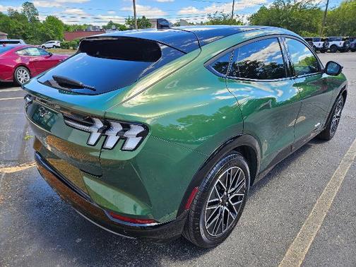 ERUPTION GREEN METALLIC 2024 Ford Mustang Mach-E PREMIUM