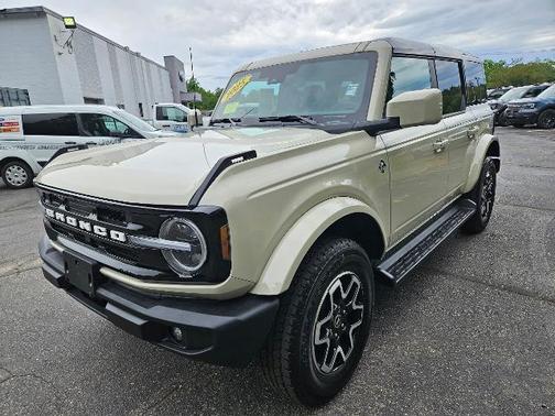 DESERT SAND 2025 Ford Bronco OUTER BANKS