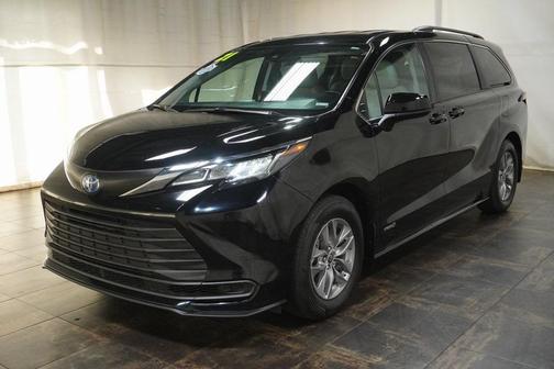 2021 Toyota Sienna LE