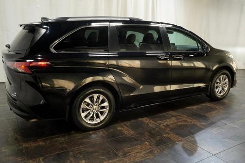 2021 Toyota Sienna LE