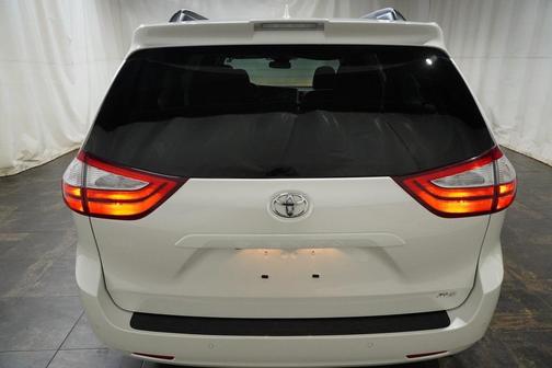 2019 Toyota Sienna XLE Premium