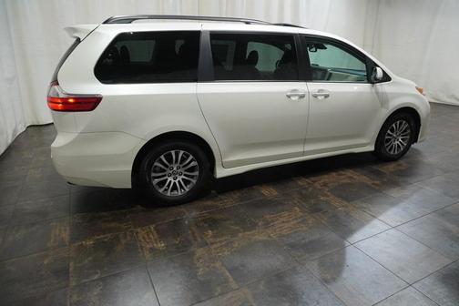 2019 Toyota Sienna XLE Premium
