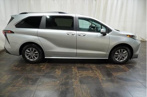 2025 Toyota Sienna LE