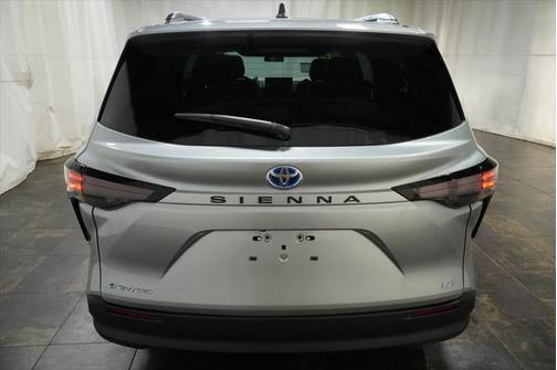 2025 Toyota Sienna LE