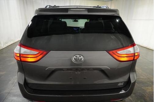 2016 Toyota Sienna XLE