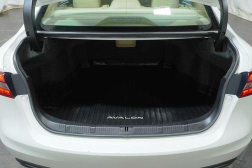 Blizzard Pearl 2016 Toyota Avalon Limited