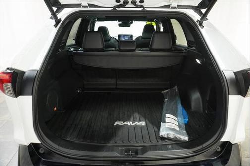 2025 Toyota RAV4 Hybrid SE
