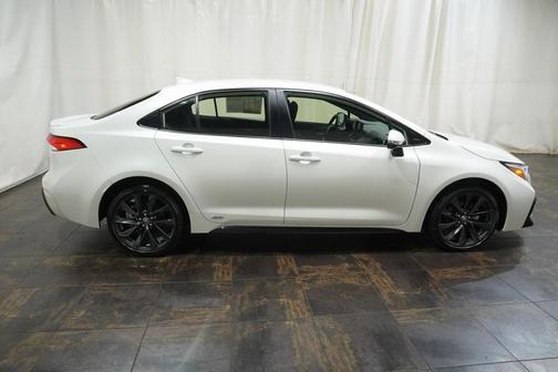 2025 Toyota Corolla Hybrid SE