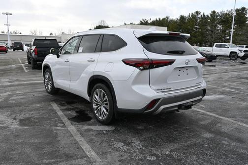 2026 Toyota Highlander Hybrid Platinum