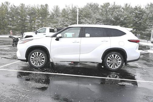 2026 Toyota Highlander Hybrid Platinum
