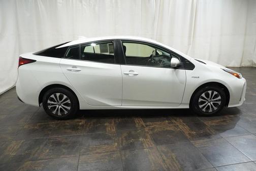 2022 Toyota Prius LE