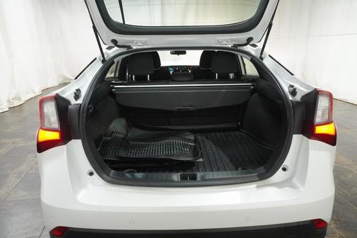 2022 Toyota Prius LE