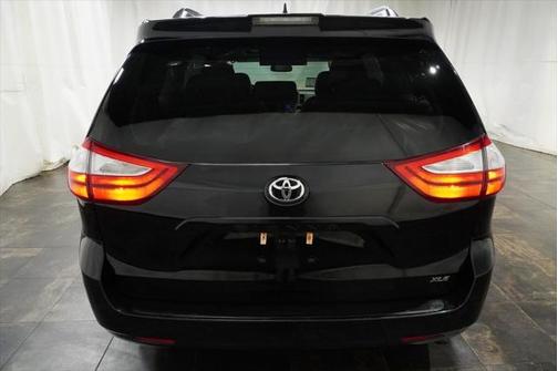 2018 Toyota Sienna XLE Premium