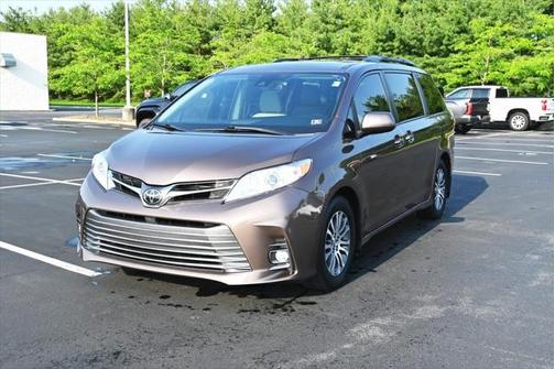2018 Toyota Sienna XLE