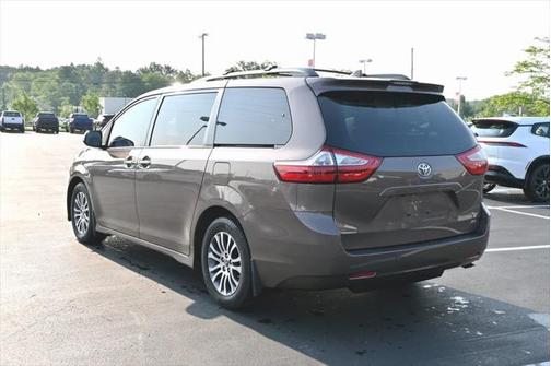 2018 Toyota Sienna XLE