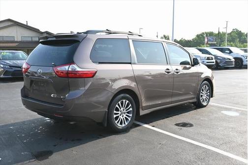 2018 Toyota Sienna XLE