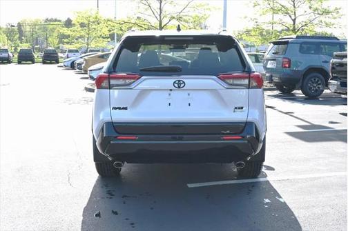 2025 Toyota RAV4 Hybrid SE