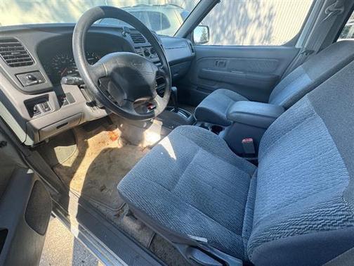 2000 Nissan Frontier SE