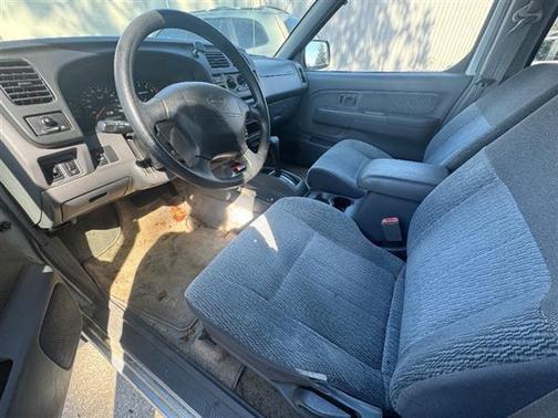 2000 Nissan Frontier SE