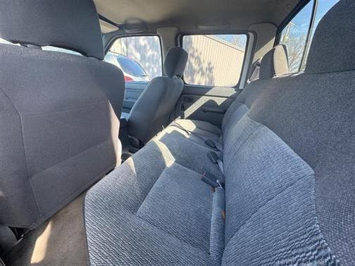 2000 Nissan Frontier SE