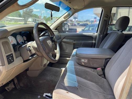 Bright White 2004 Dodge Ram 1500 4dr Quad Cab 140.5" WB SLT