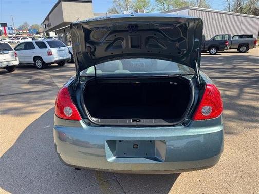 Silver Green Metallic 2009 Pontiac G6 4dr Sdn w/1SA *Ltd Avail*