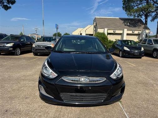 Ultra Black Pearl 2017 Hyundai Accent SE Hatchback Auto