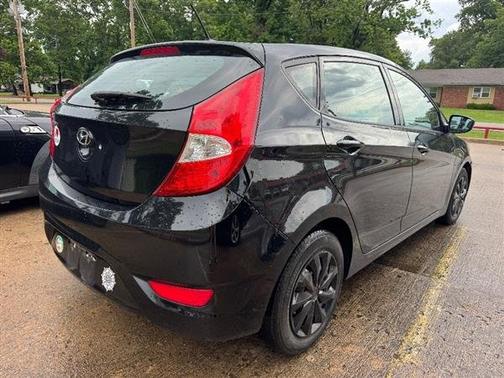 Ultra Black Pearl 2017 Hyundai Accent SE Hatchback Auto