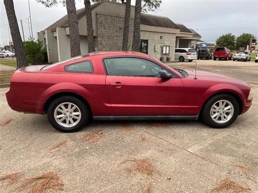 2007 Ford Mustang Deluxe