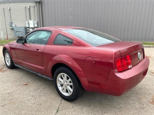 2007 Ford Mustang Deluxe