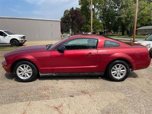 2007 Ford Mustang Deluxe