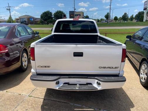 2002 Chevrolet S-10 Base