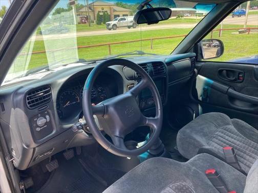 2002 Chevrolet S-10 Base