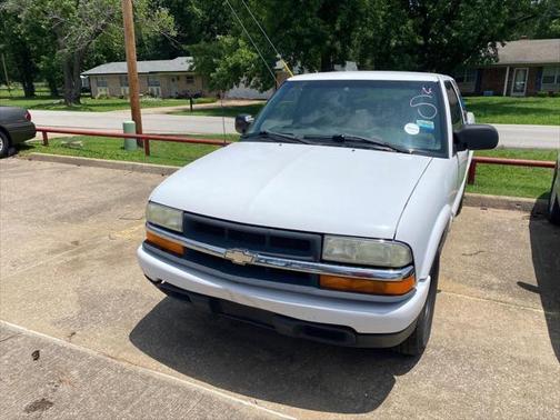 2002 Chevrolet S-10 Base