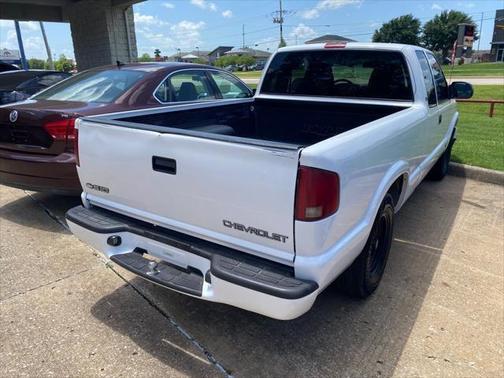 2002 Chevrolet S-10 Base