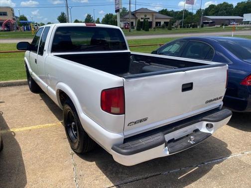 2002 Chevrolet S-10 Base