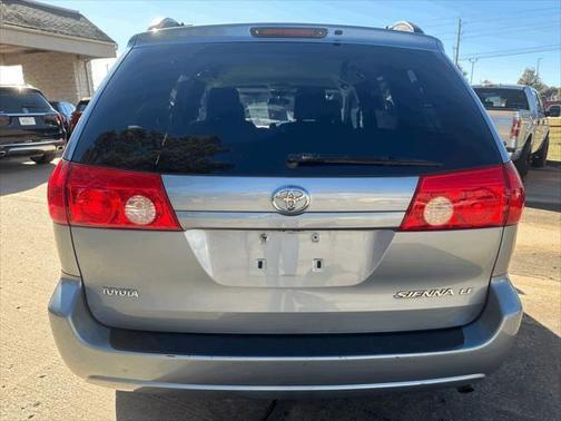 2010 Toyota Sienna LE