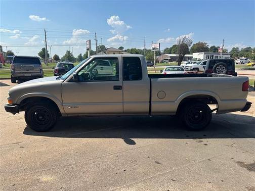 2001 Chevrolet S-10 Base