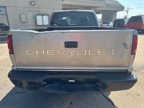 2001 Chevrolet S-10 Base