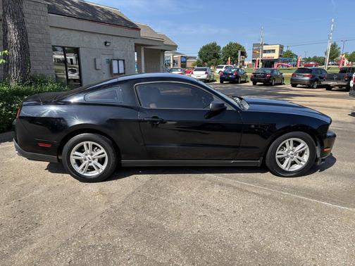 Black 2012 Ford Mustang 2dr Cpe V6