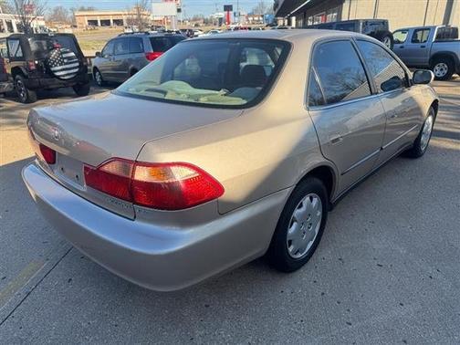 2000 Honda Accord 4dr Sdn LX Auto