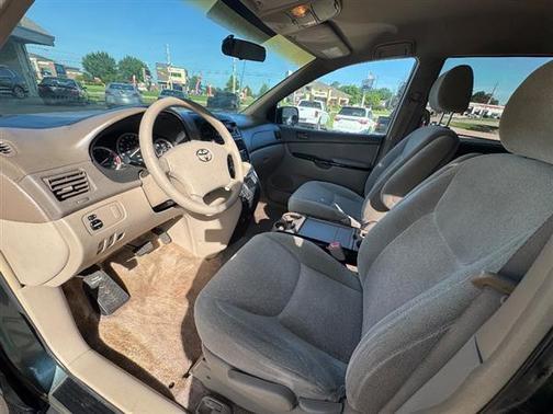 Aspen Green Pearl 2005 Toyota Sienna 5dr LE FWD 7-Passenger (Natl)