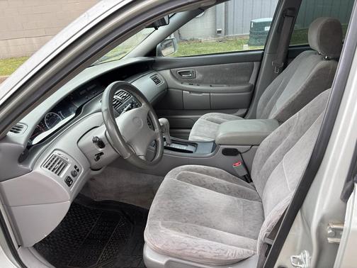 2001 Toyota Avalon 4dr Sdn XL w/Bench Seat (Natl)