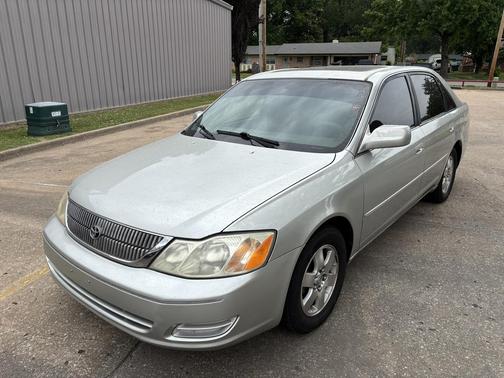 2001 Toyota Avalon 4dr Sdn XL w/Bench Seat (Natl)